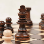 Pièce d’échecs marron en bois magnétique, format compact S