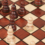 Plateau d’échecs bois marron clair et naturel avec cases gravées