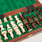 Jeu d’échecs pliable en bois marron clair format M fermé avec compartiments feutrés