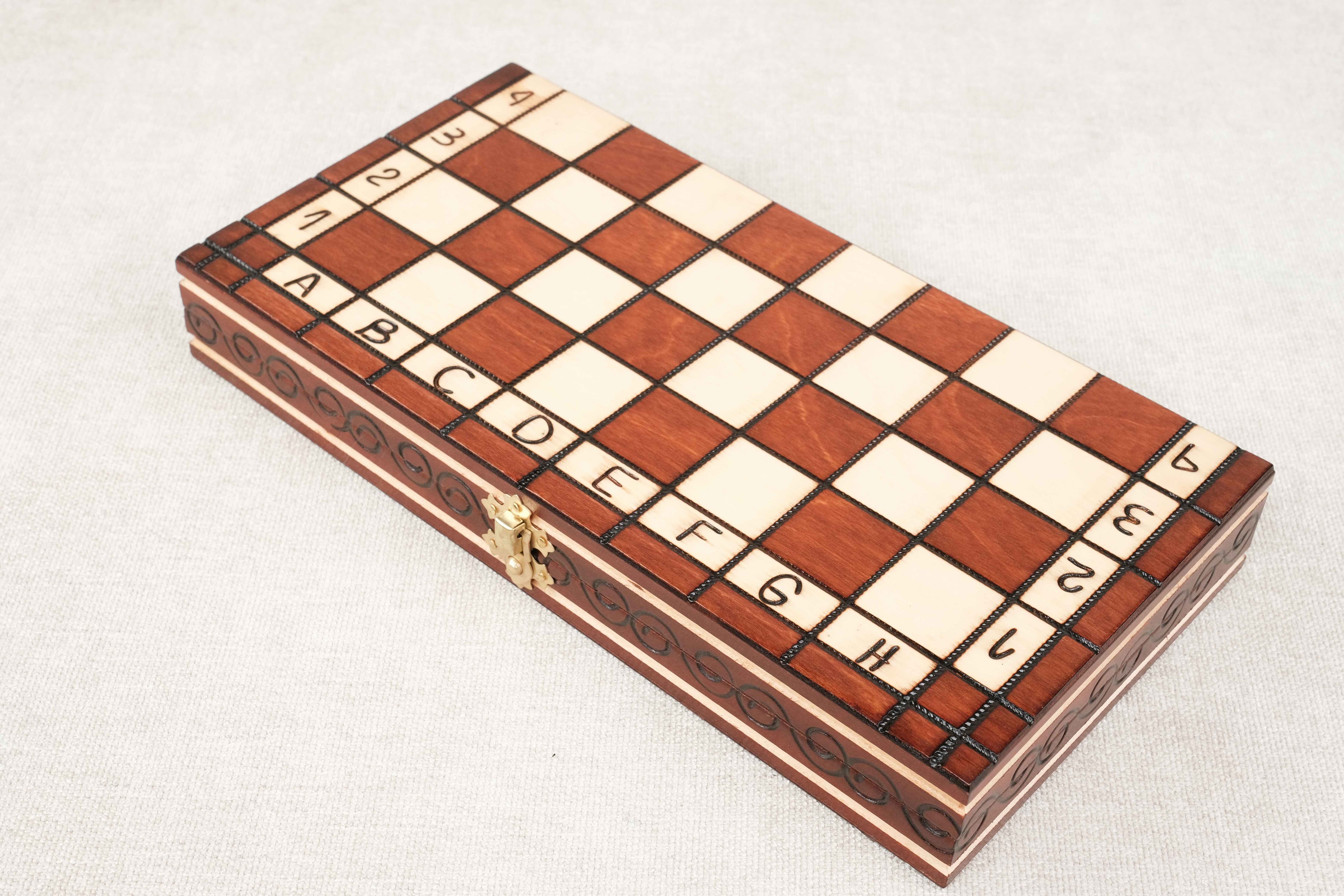 Jeu d’échecs pliable en bois marron clair format M fermé