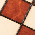 Plateau d’échecs bois marron clair et naturel avec cases gravées