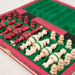 Coffret d’échecs rouge en bois avec rangement individuel pour chaque pièce