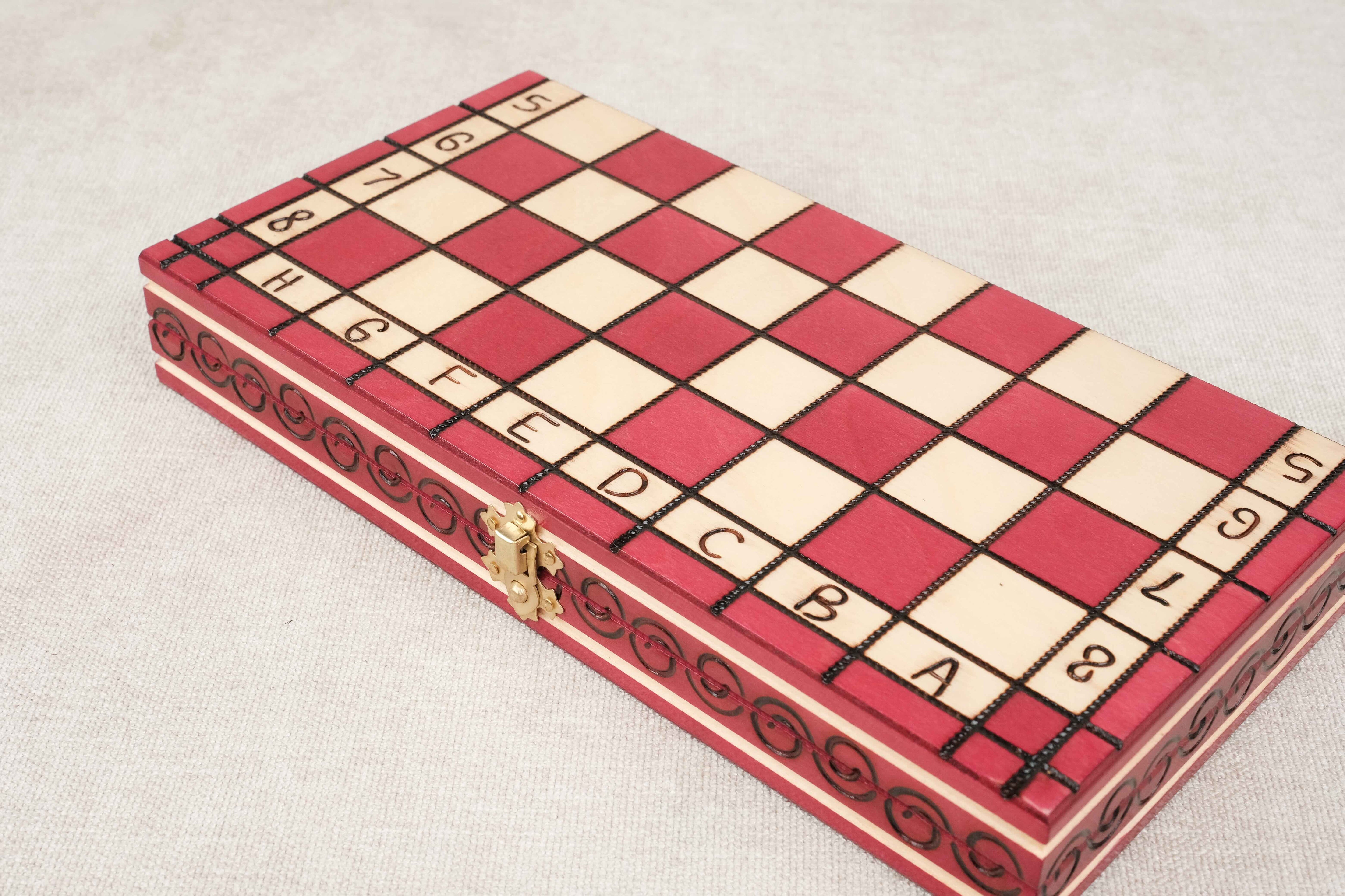 Jeu d’échecs pliable en bois rouge format M fermé