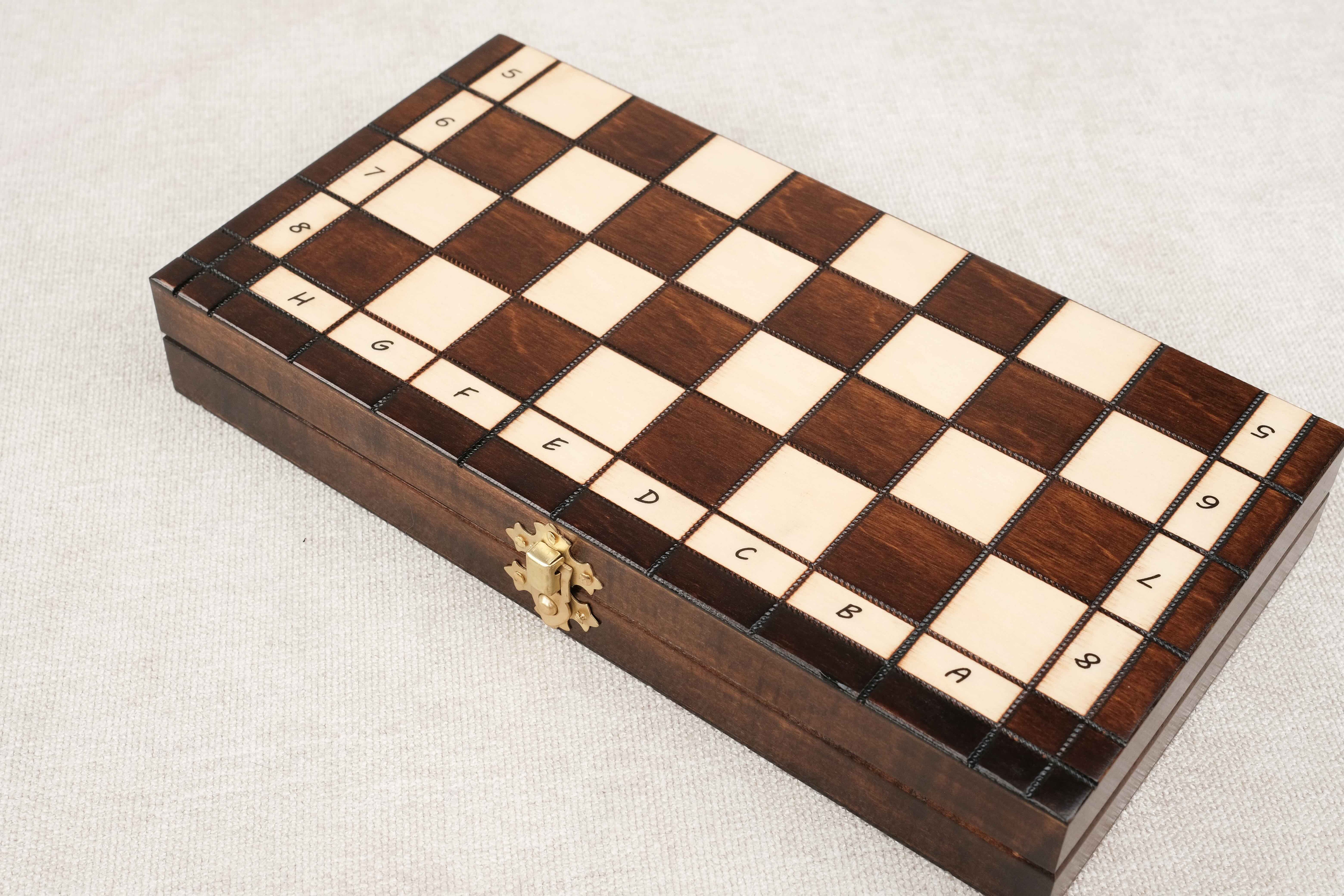 Jeu d’échecs pliable marron compact fermé
