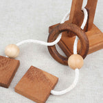 Détail du casse-tête Anneau Magique avec cordon et anneau