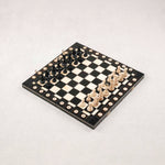 Jeu d’échecs grand format L en bois noir et naturel, plateau ouvert