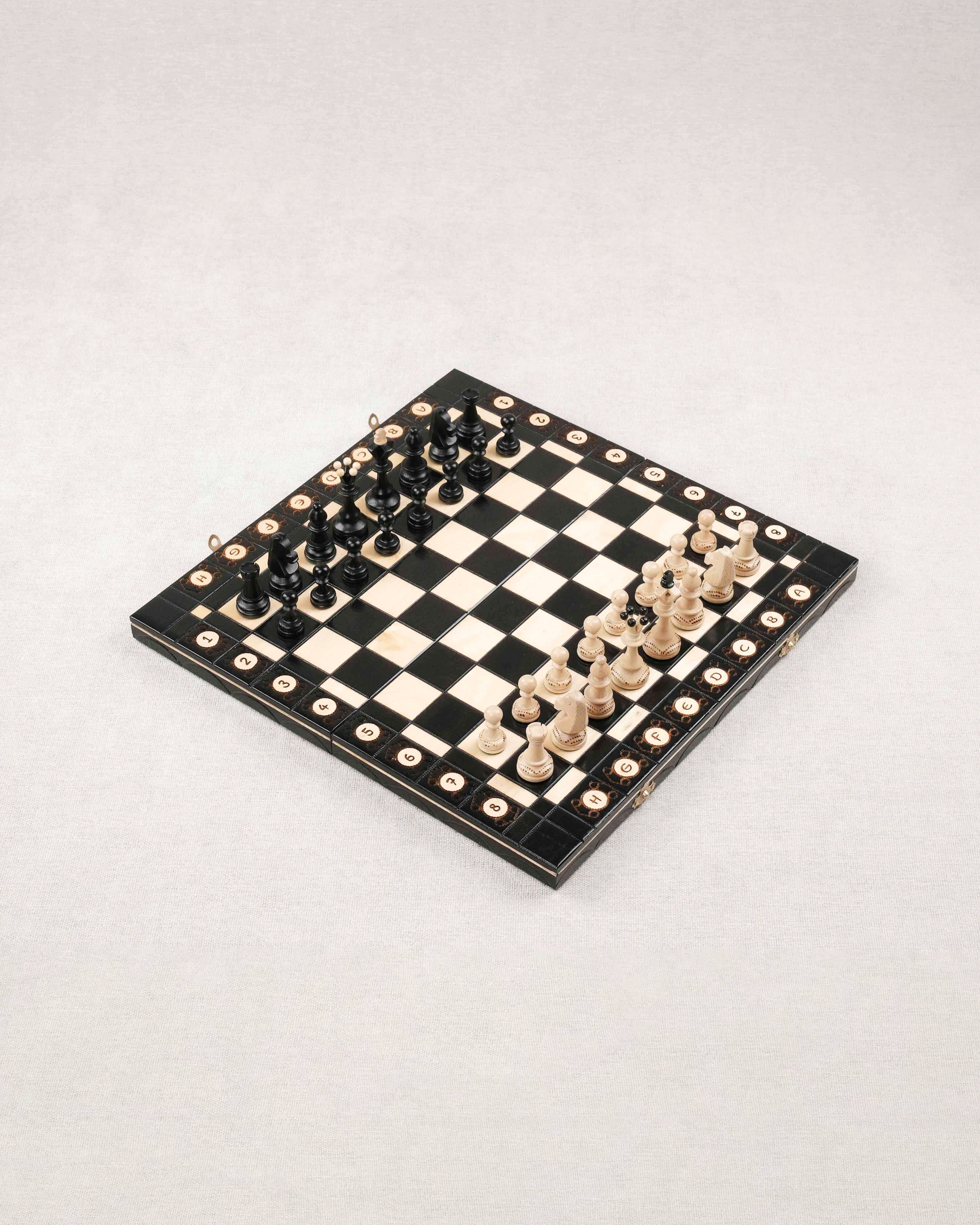 Jeu d’échecs grand format L en bois noir et naturel, plateau ouvert