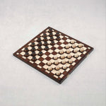 Jeu de dames en bois marron grand format ouvert avec pions installés