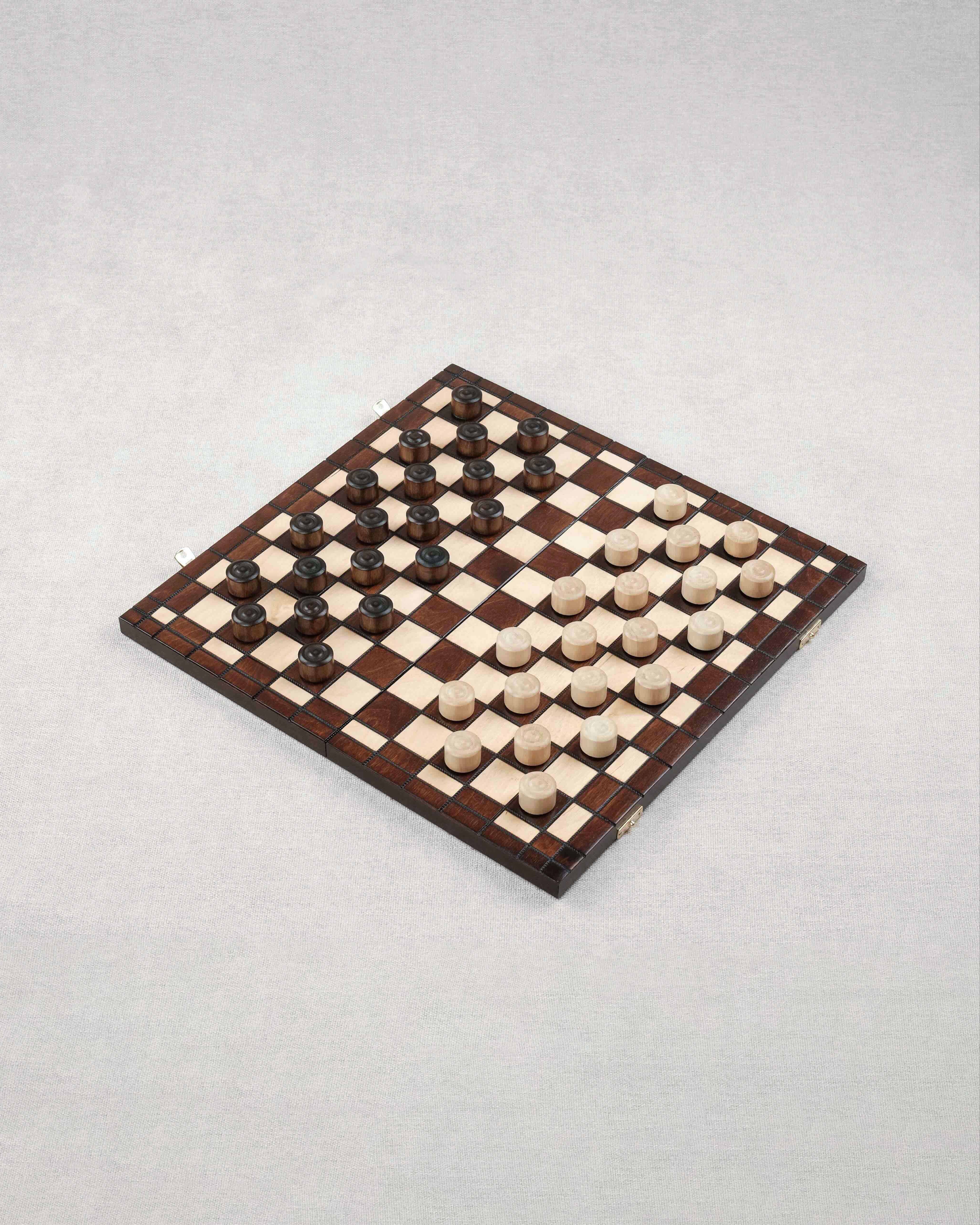 Jeu de dames en bois marron grand format ouvert avec pions installés