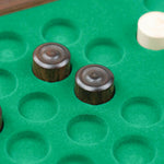 Rangement feutré vert avec pions de dames en bois