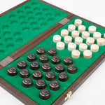 Coffret de dames en bois marron grand format avec pions rangés