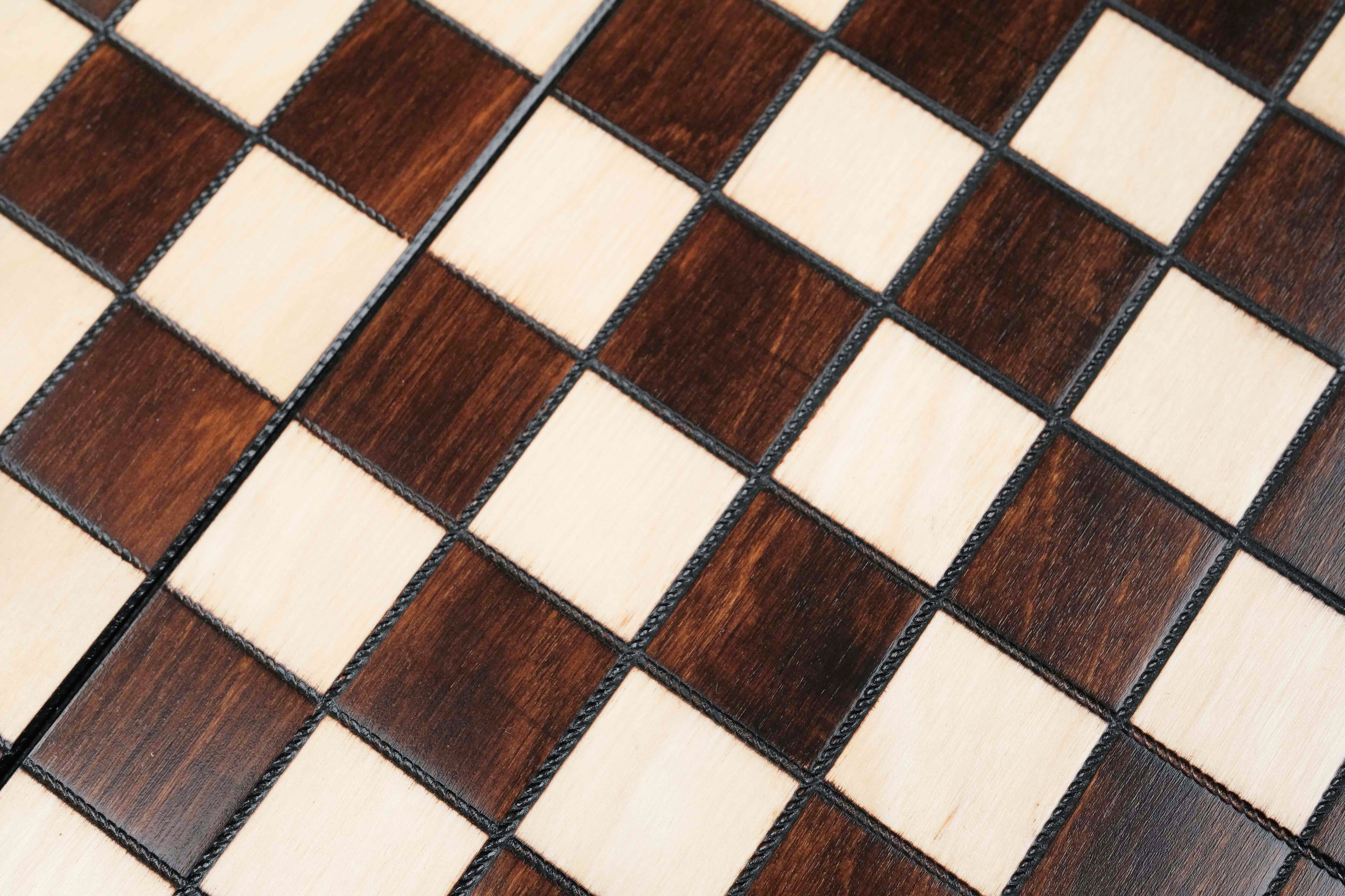 Détails plateau de dames M marron et naturel