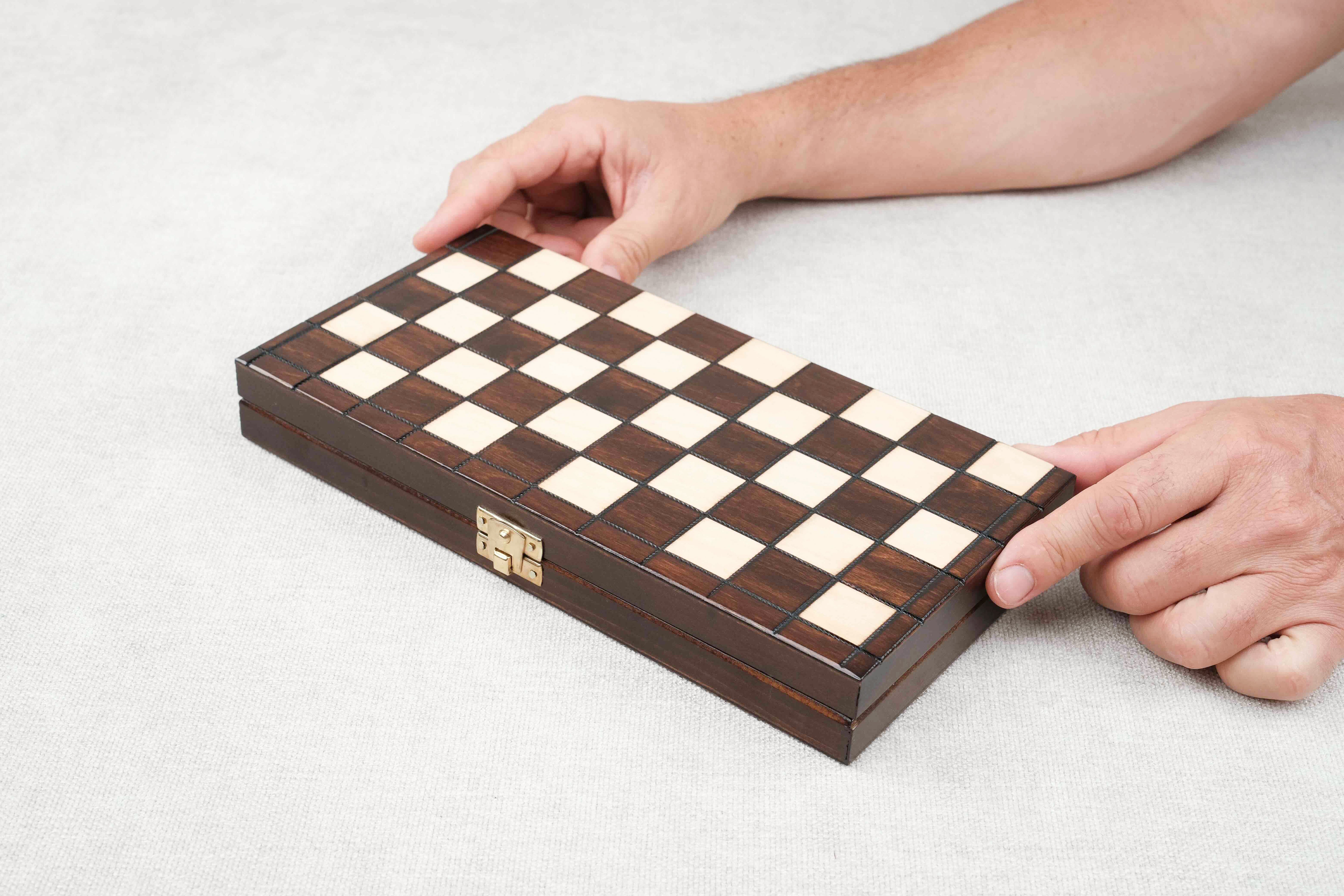 Jeu de dames en bois marron format M compact pliable