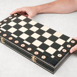 Coffret d’échecs refermable en bois noir et naturel, format transportable