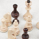 Détail d'un ensemble de pièce blanche et marron