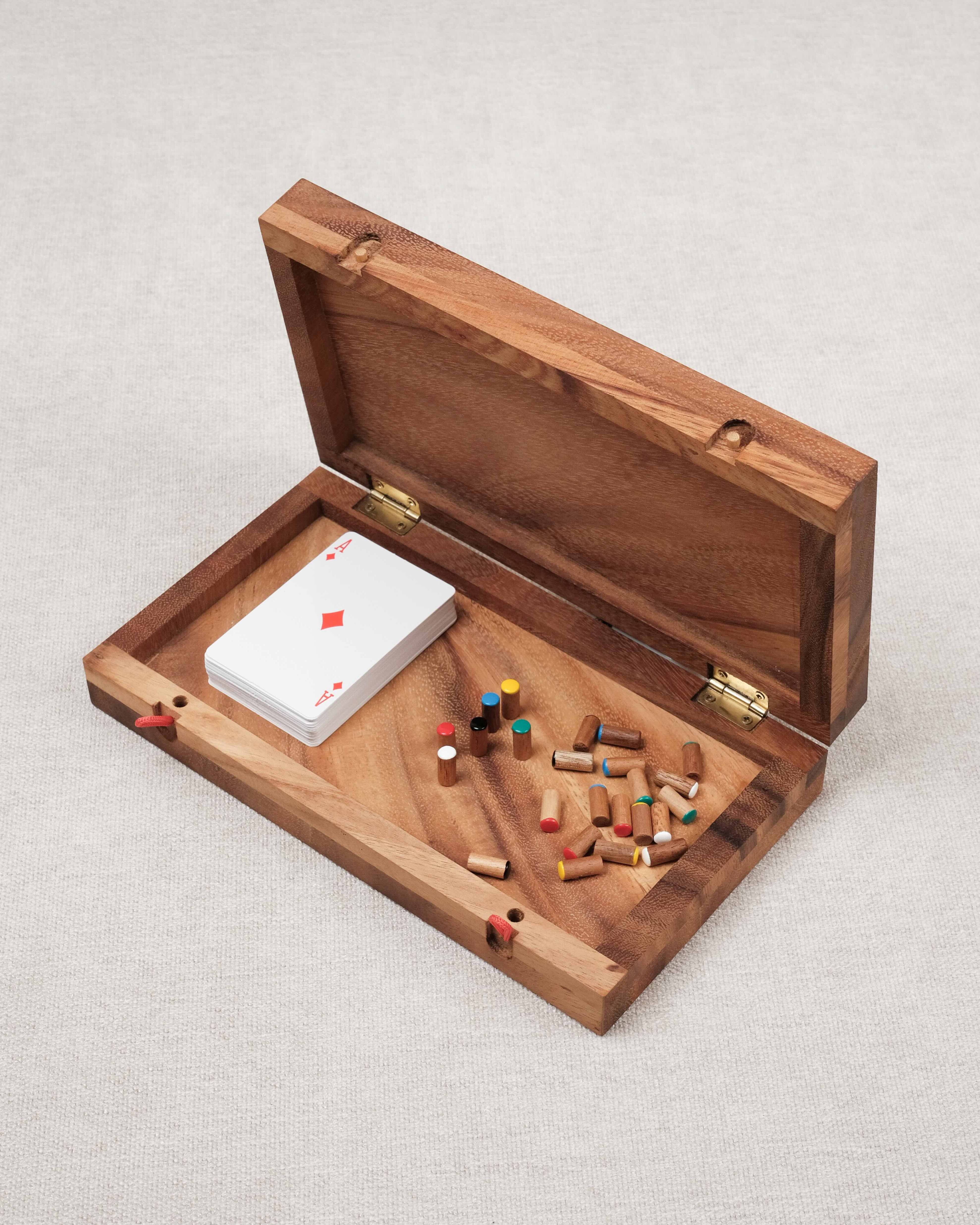 Coffret refermable du jeu de Tock L en bois d’acacia avec rangement intégré