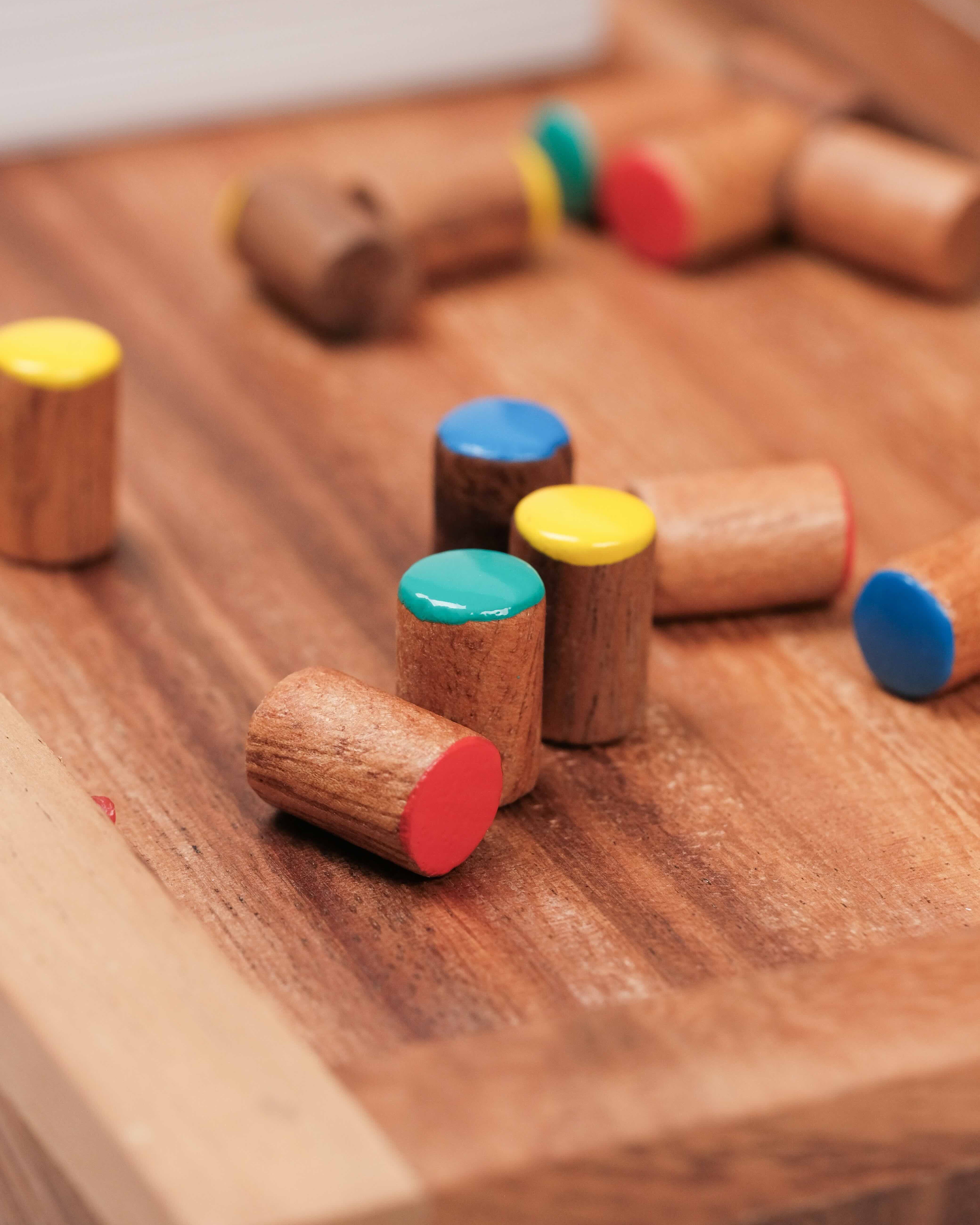 Détails des pions colorés du tock (toc) 4 joueurs - L