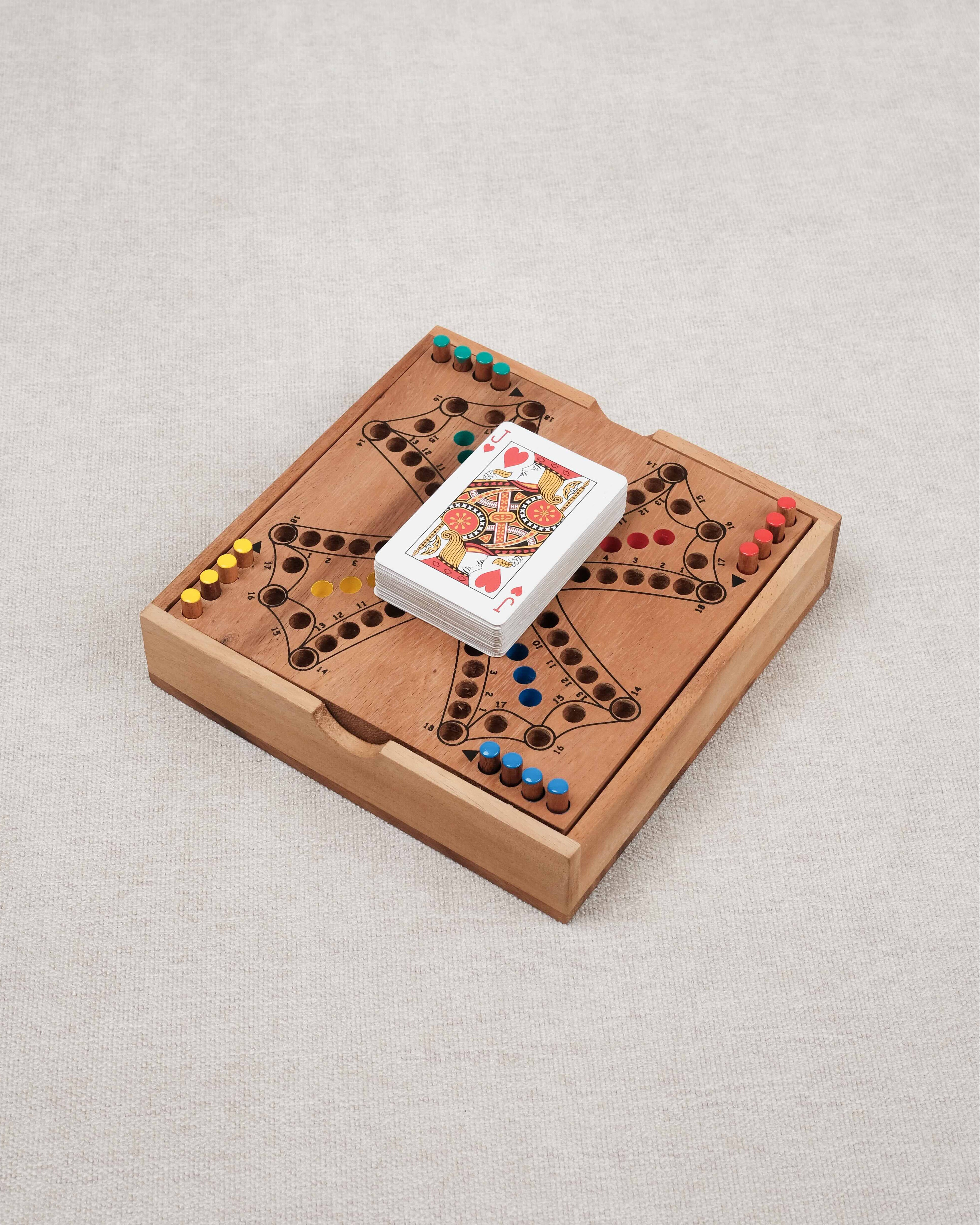 Coffret compact du jeu de Tock 4 joueurs en bois