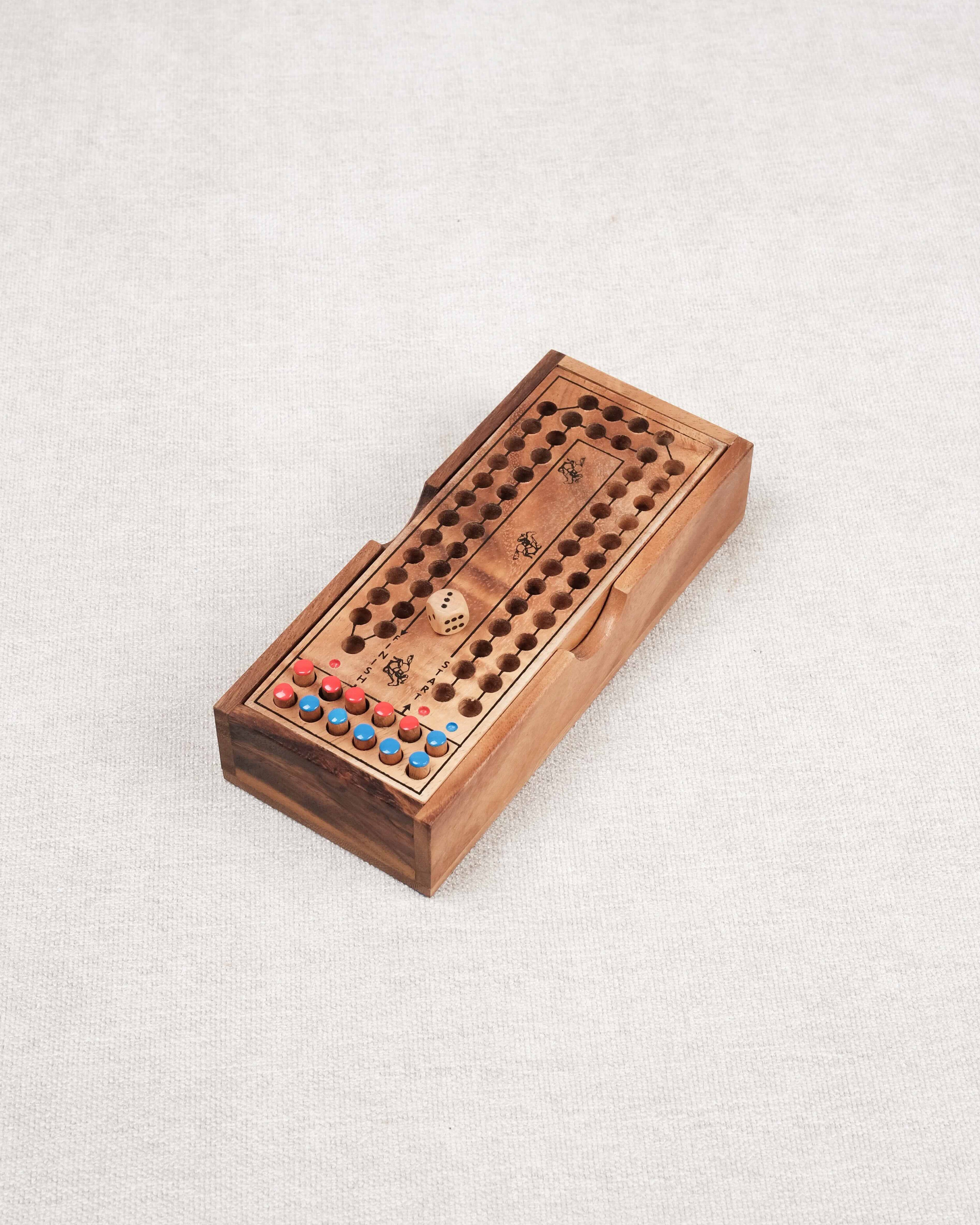 Coffret refermable en bois du jeu La Course de Chevaux