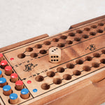 Plateau de jeu course de chevaux avec pions colorés et dé