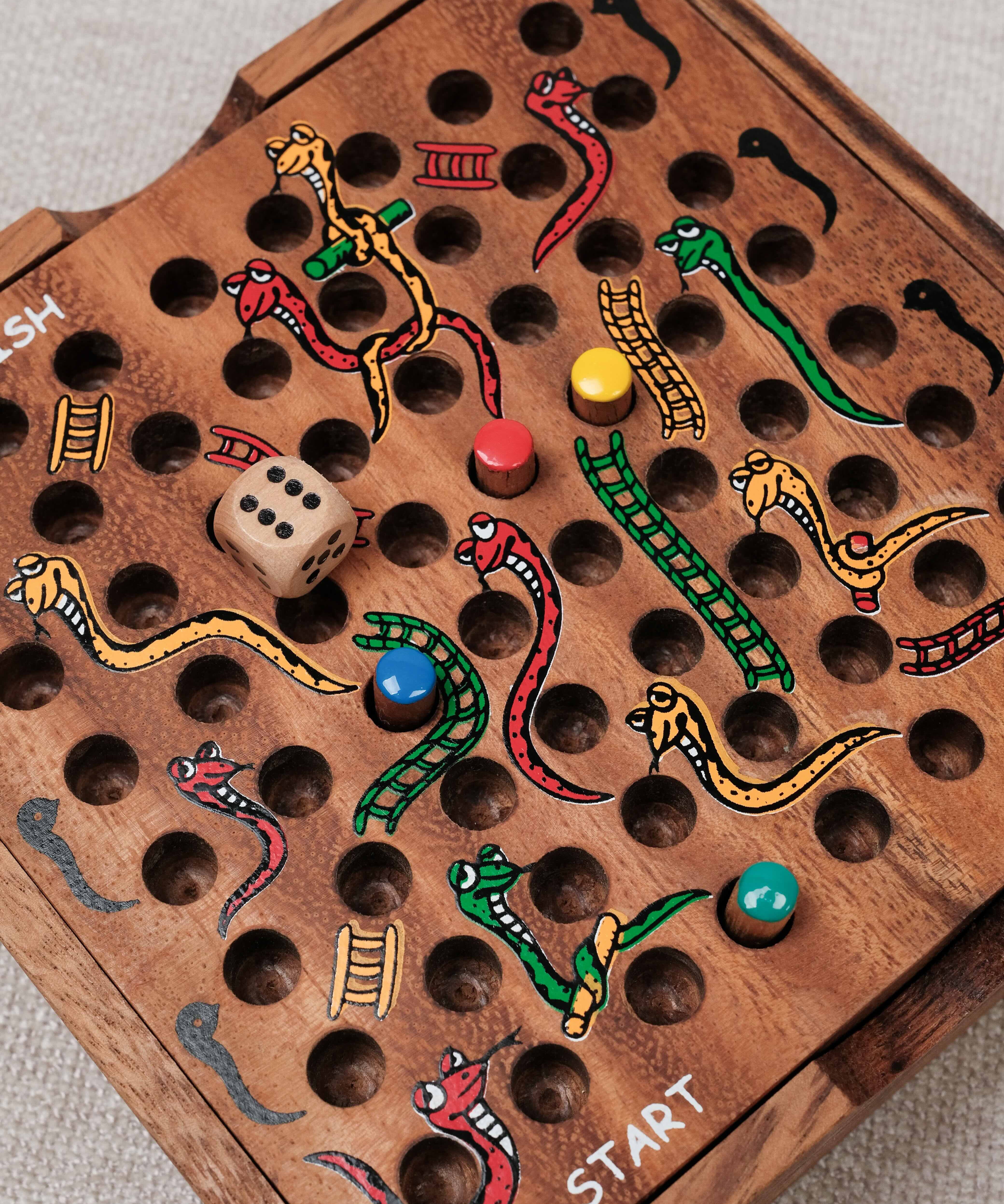 Plateau de jeu sérigraphié Serpents et Échelles avec pions colorés