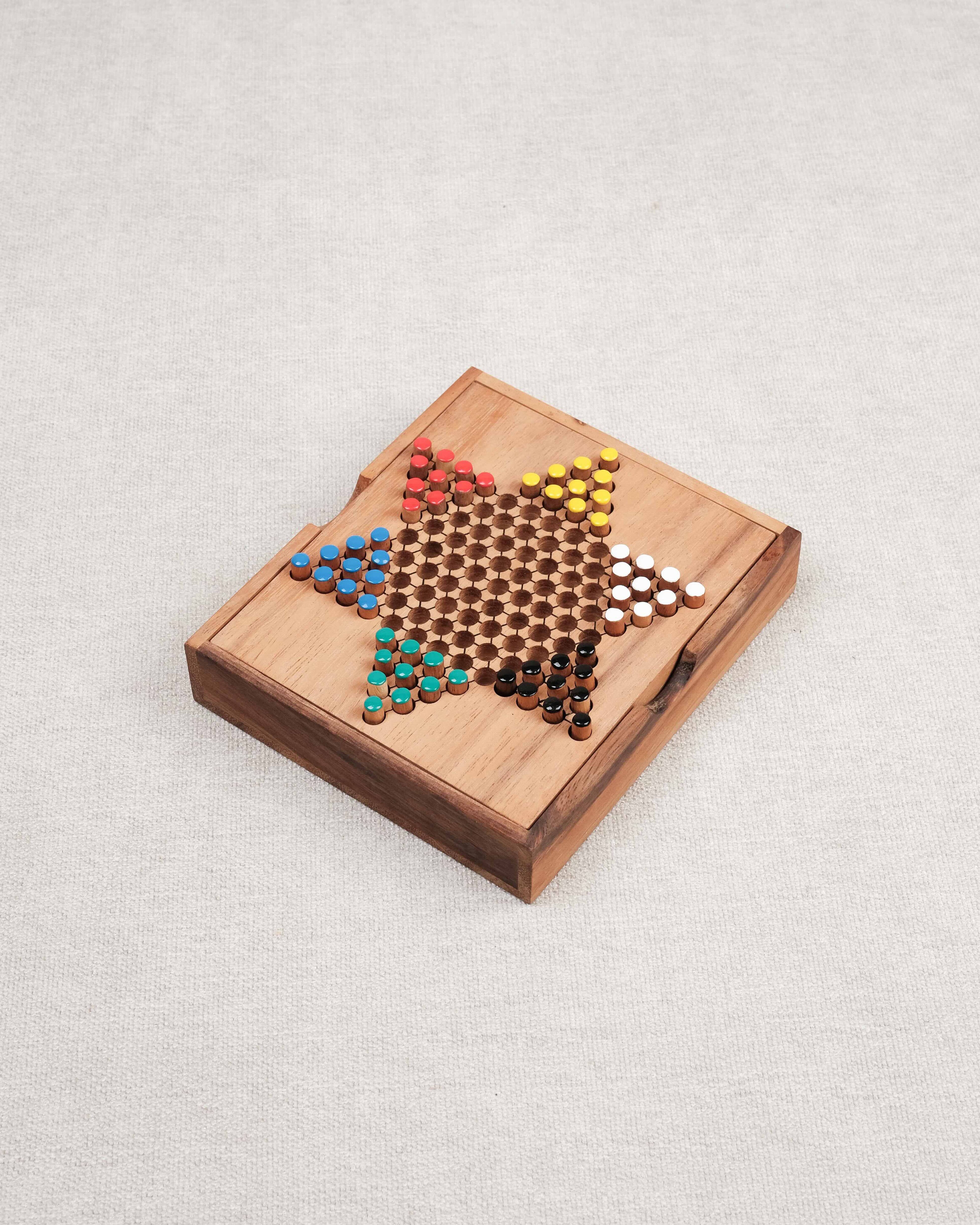 Coffret compact de Dames Chinoises M en bois fermé avec motifs étoile