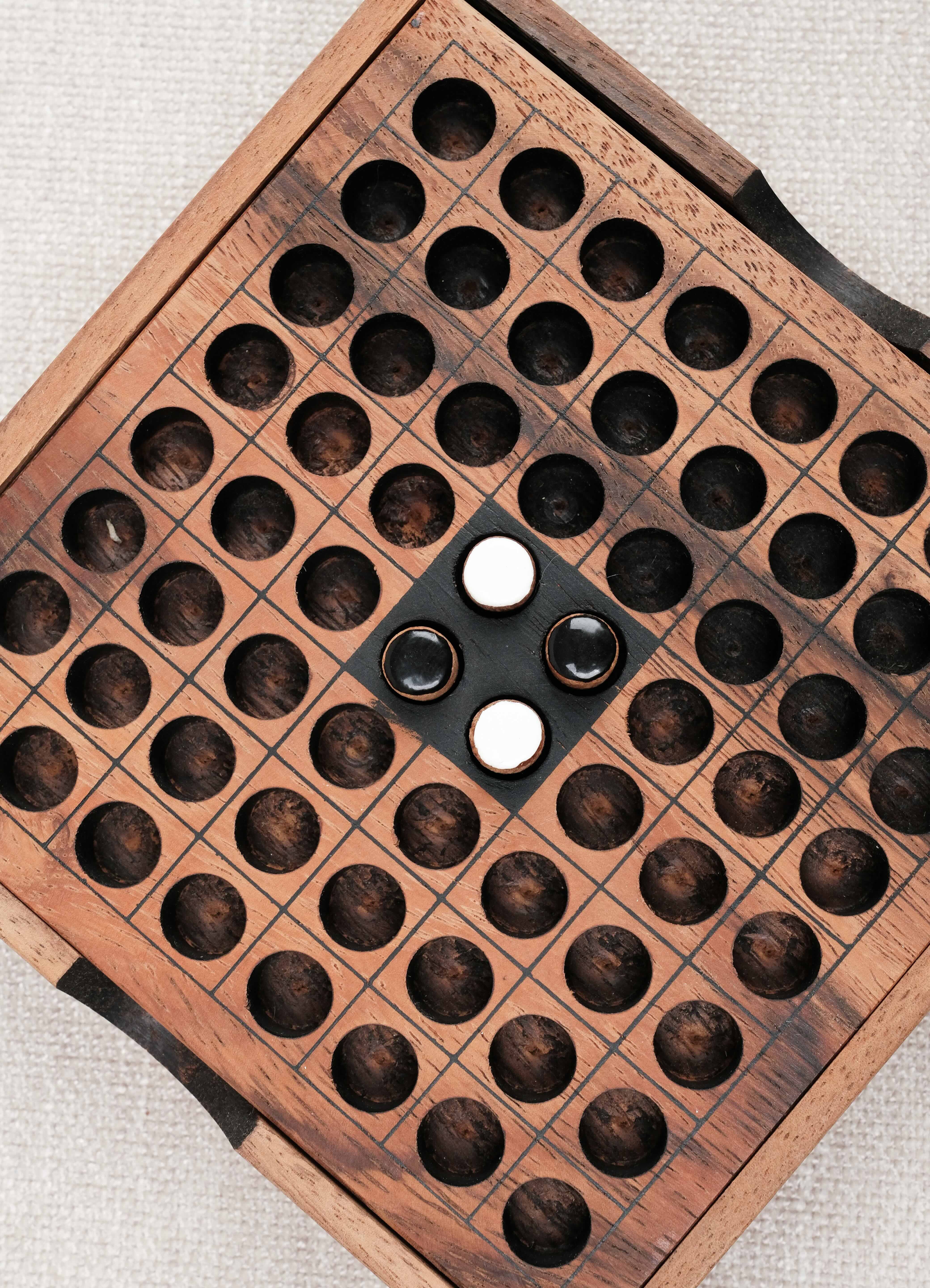 Jeu Othello Reversi en bois – plateau compact avec pions noirs et blancs