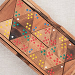 Vue du dessus coffret Triomino en bois avec pièces triangulaires sérigraphiées et colorées