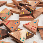 Ensemble de pièces de Triomino en bois coloré et sérigraphié