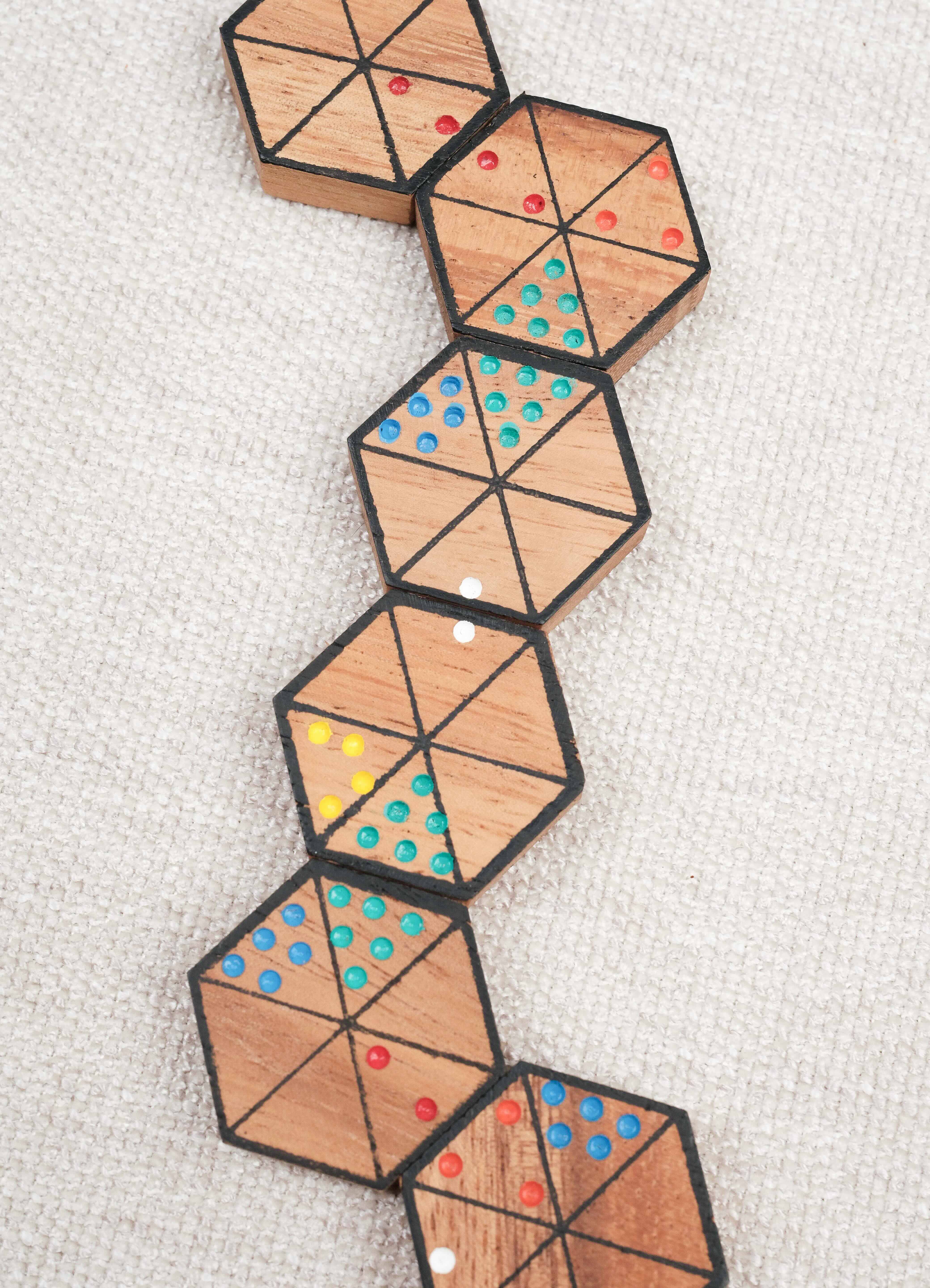 Enchaînement de pièces d’Hexadomino formant une ligne