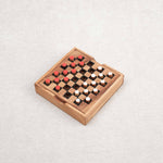 Jeu de Dames format voyage en bois avec coffret fermé et pions en place