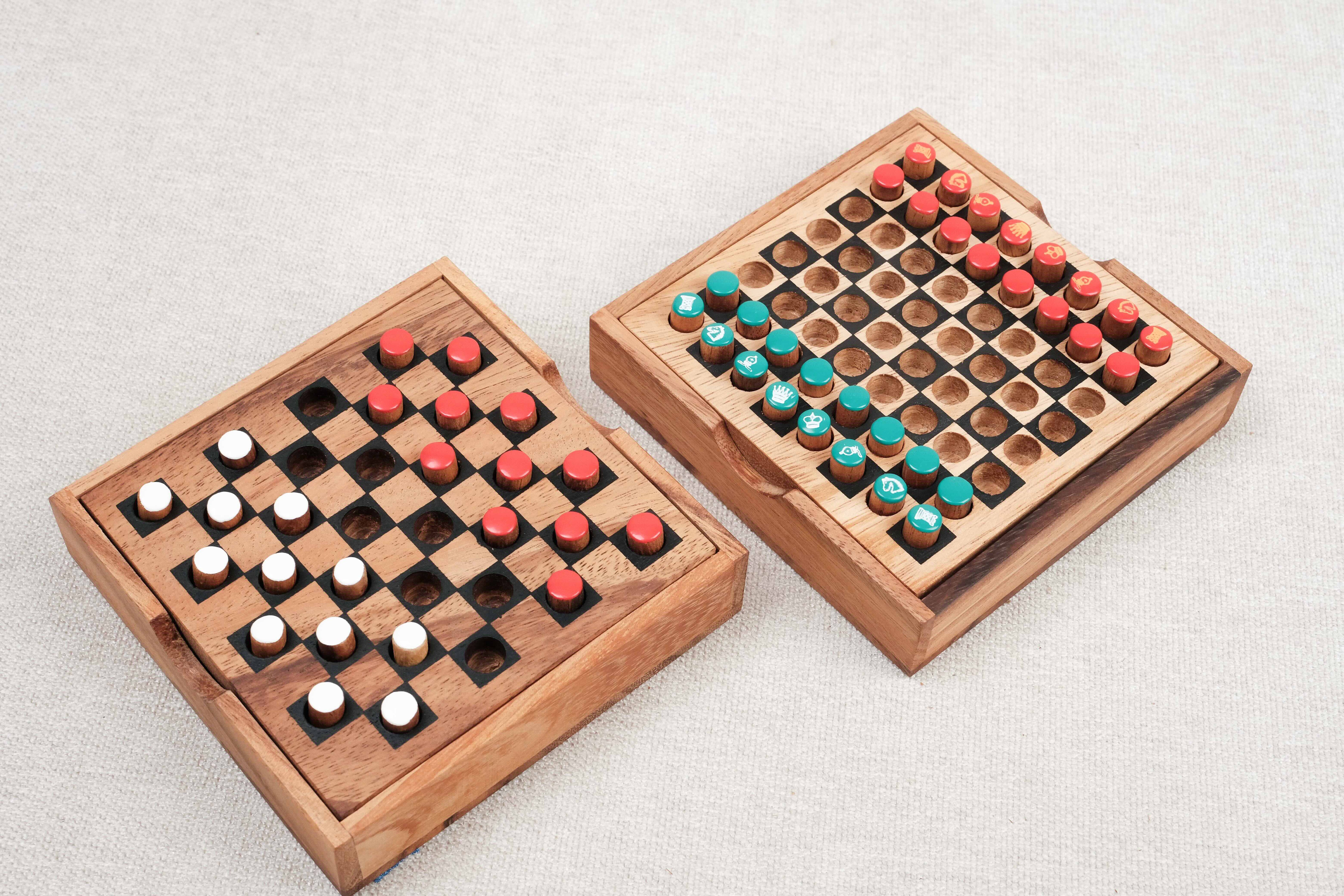 Jeux de dames et échecs en bois format voyage côte à côte
