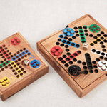 Versions 4 et 6 joueurs du jeu des Petits Chevaux côte à côte