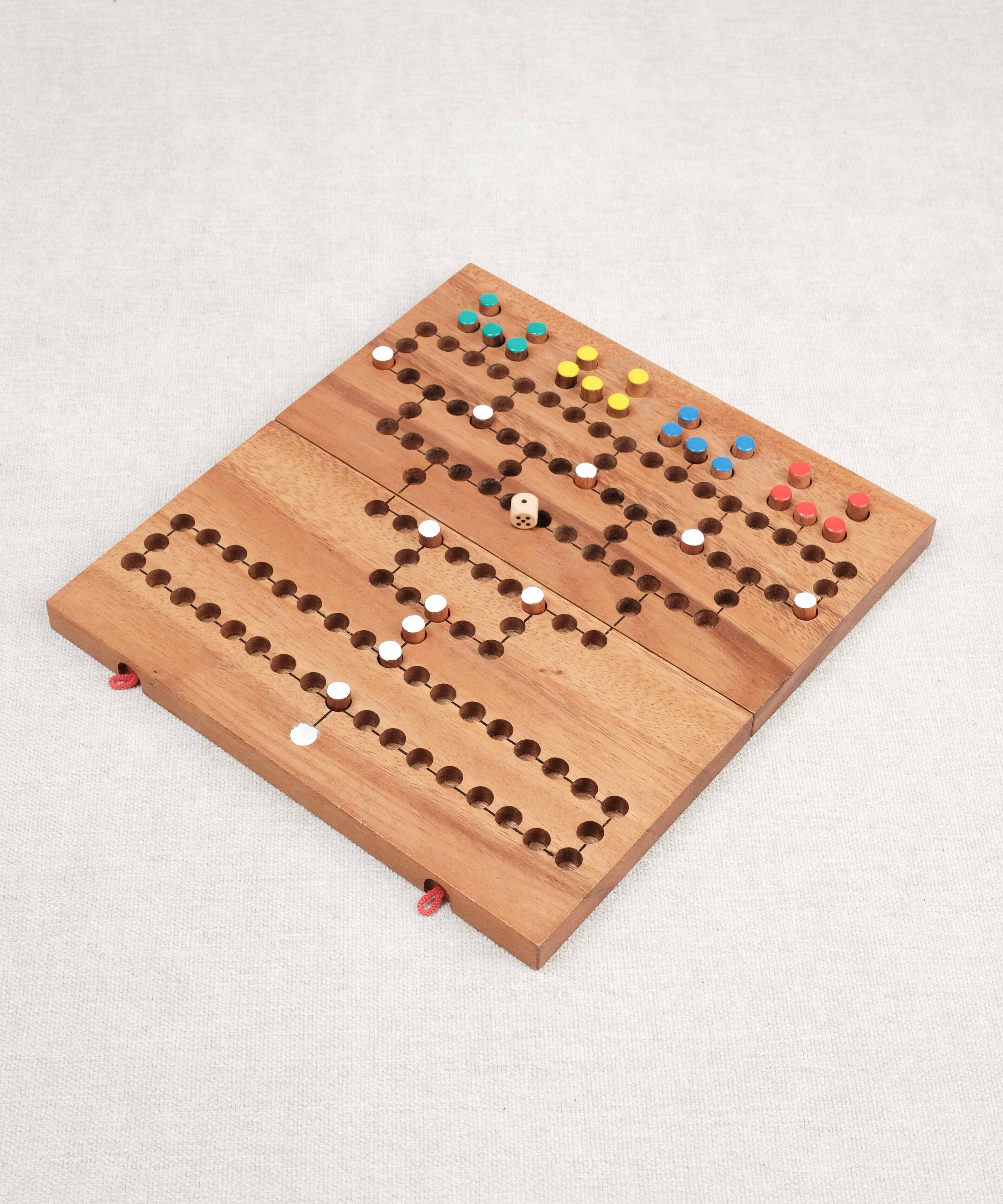 Plateau du jeu Barricade en bois avec pions colorés