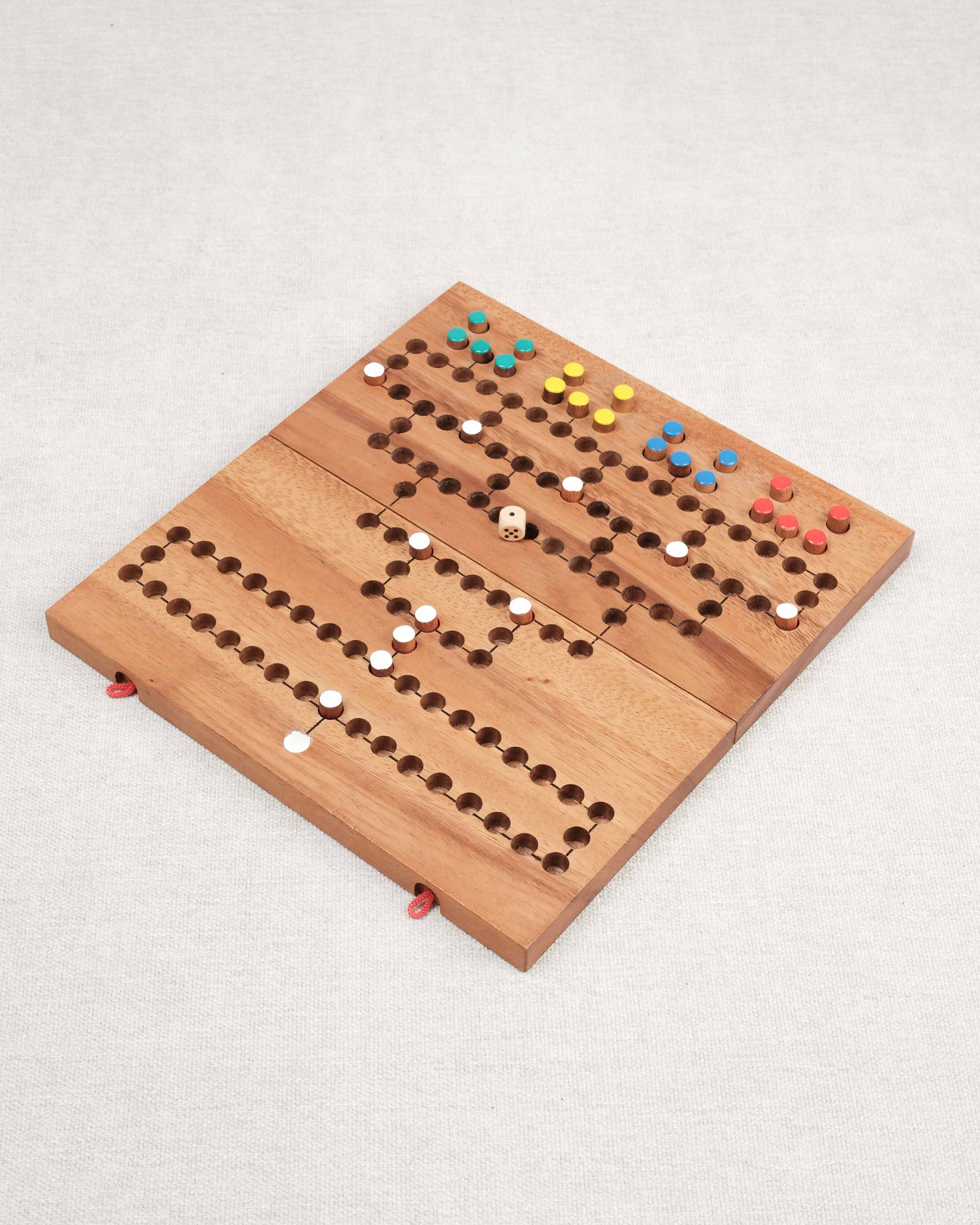 Plateau du jeu Barricade en bois avec pions colorés