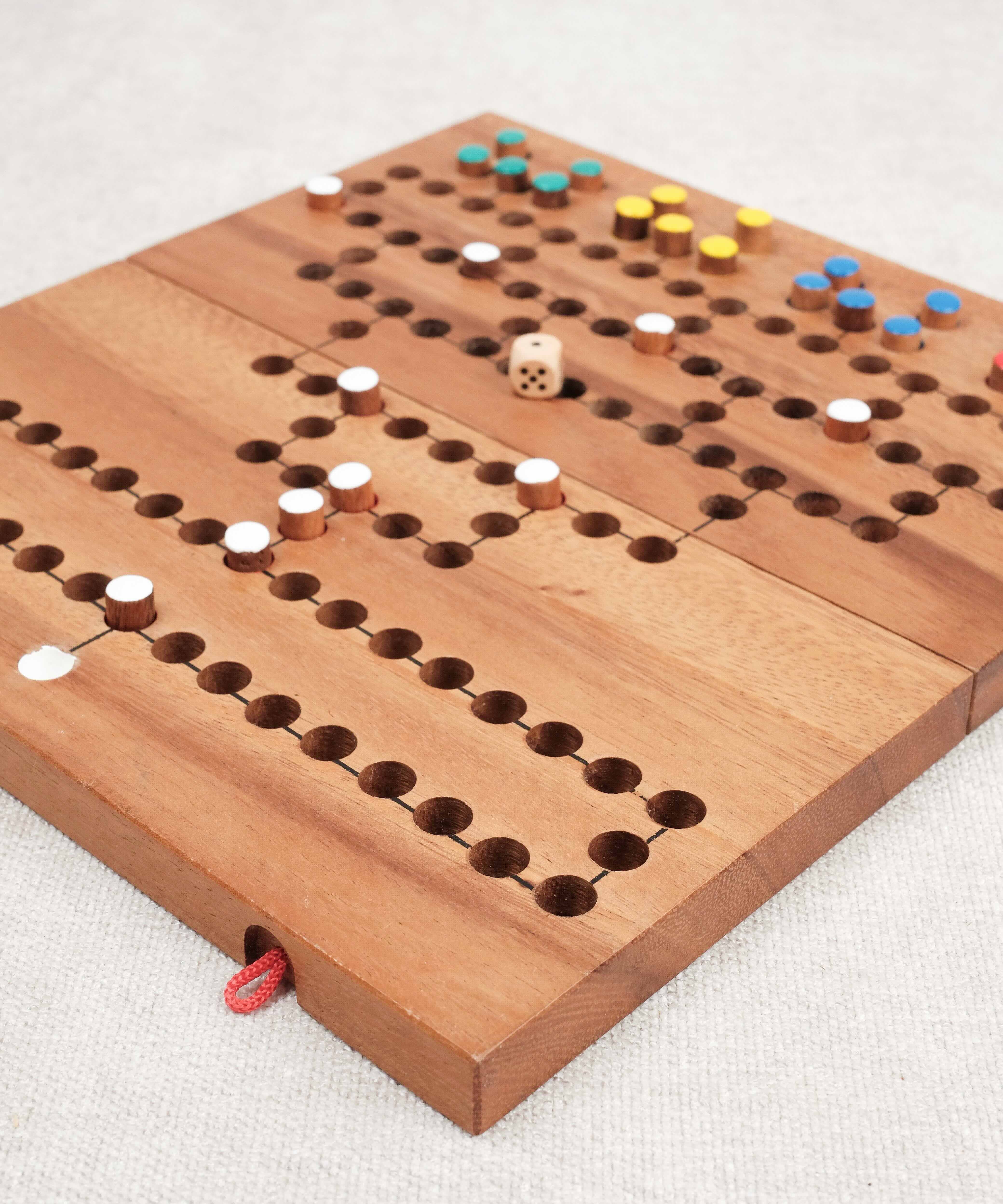 Partie en cours du jeu Barricade / Maléfitz avec des pions placés