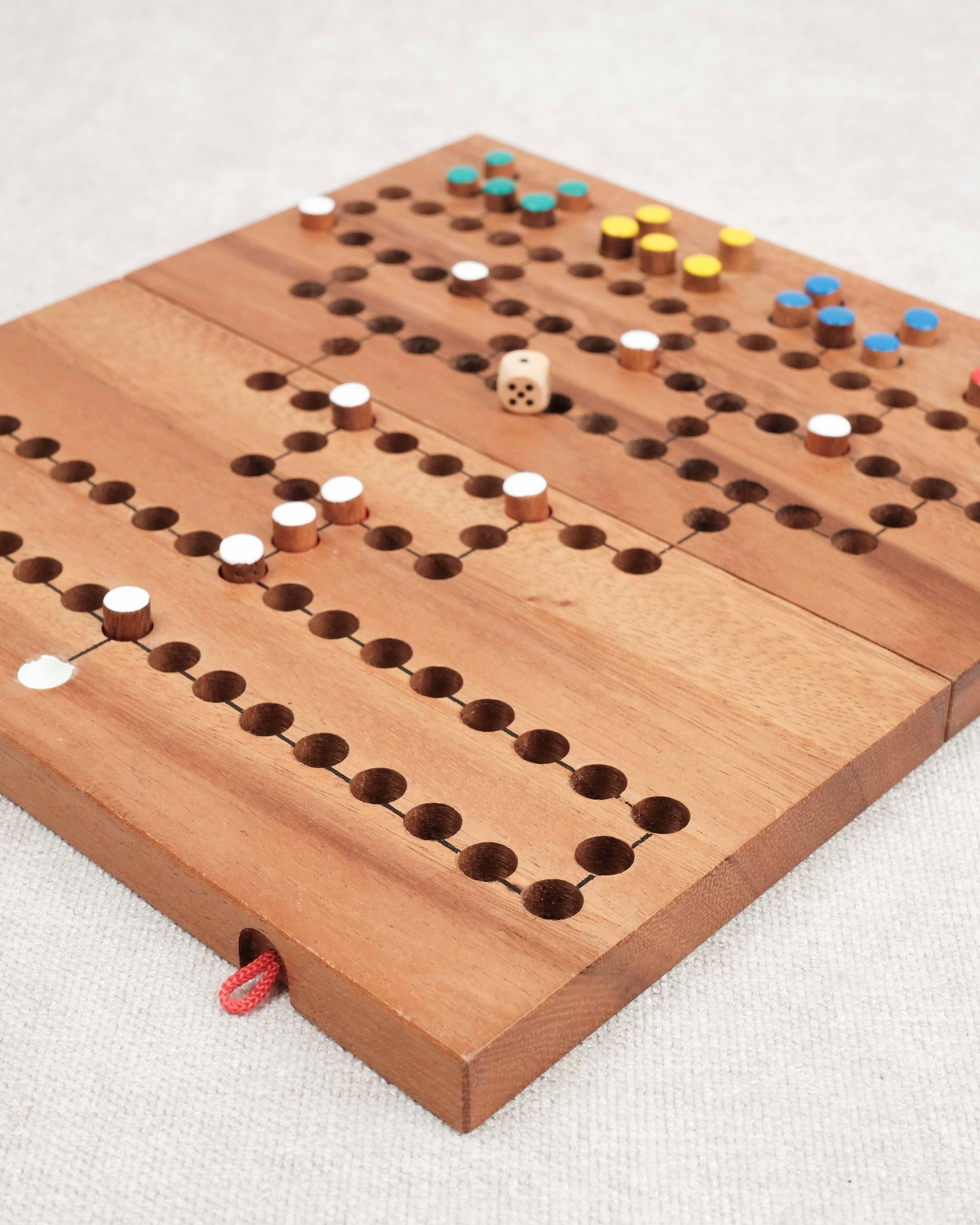 Partie en cours du jeu Barricade / Maléfitz avec des pions placés