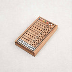 Coffret en bois du jeu Master Logic avec pions colorés