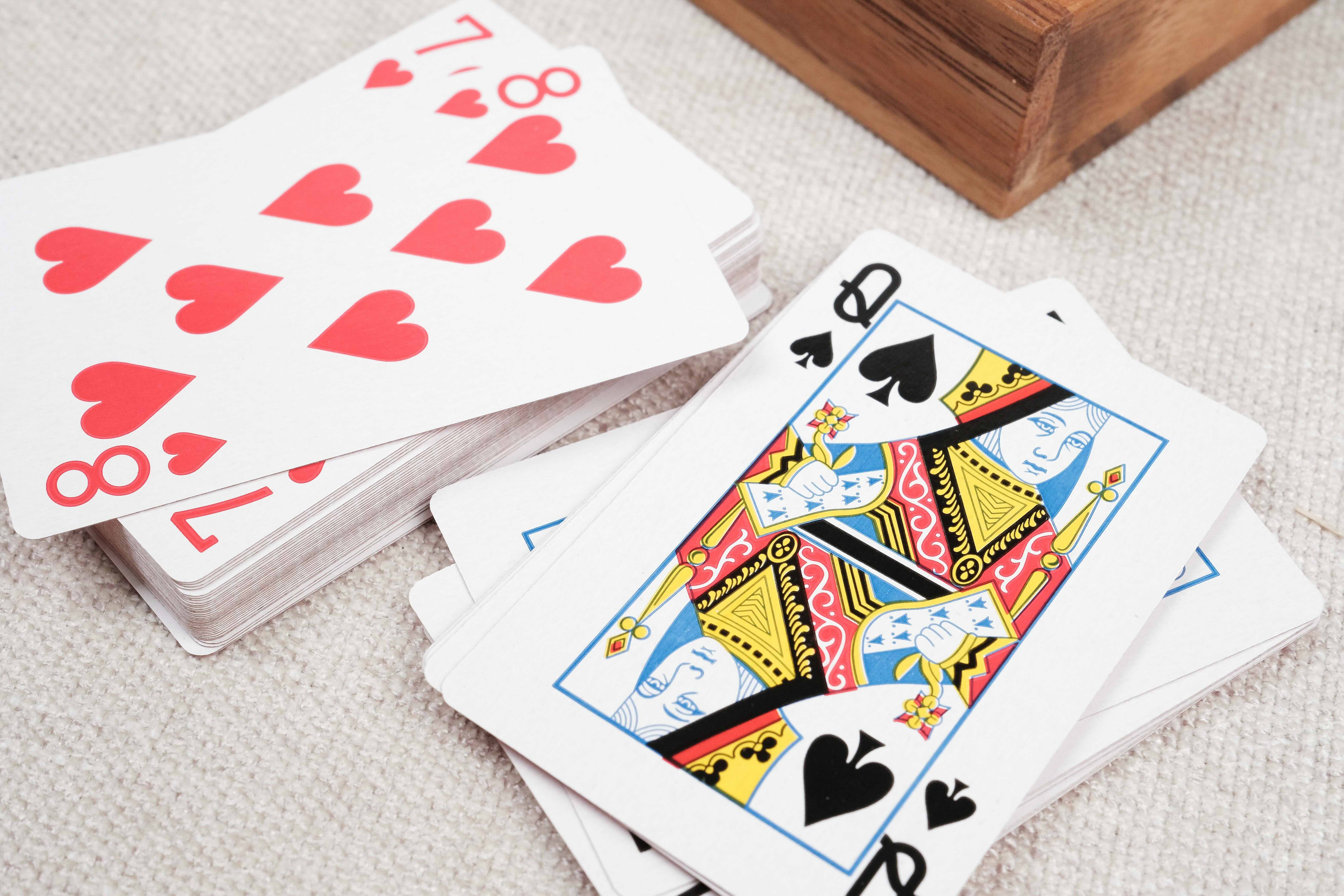 Gros plan sur cartes de jeu