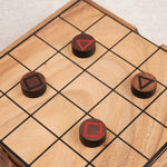 Partie en cours du jeu de stratégie Le Mystrio sur plateau en bois.