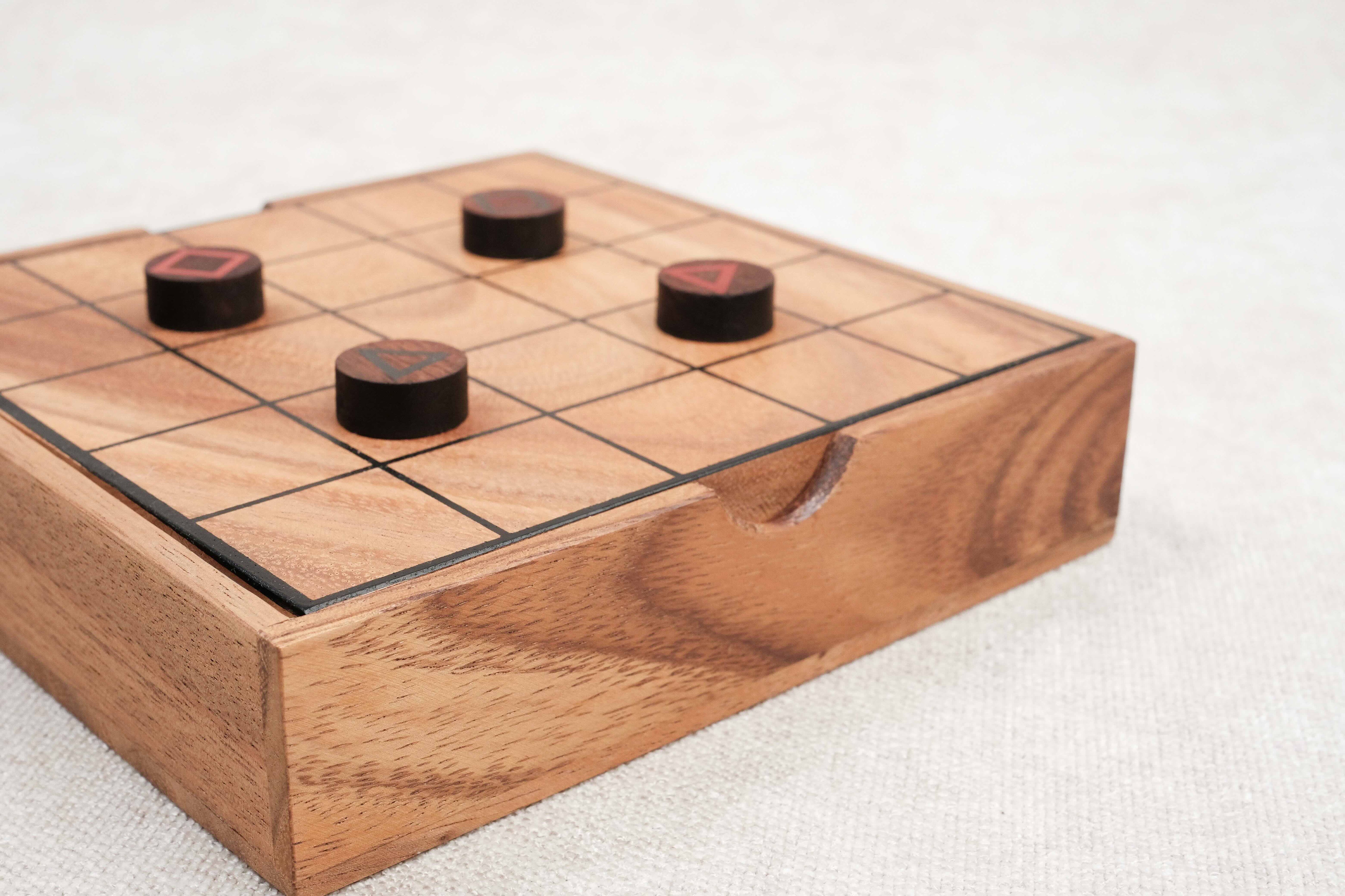 Zoom détails boite coffret en bois du mystrio