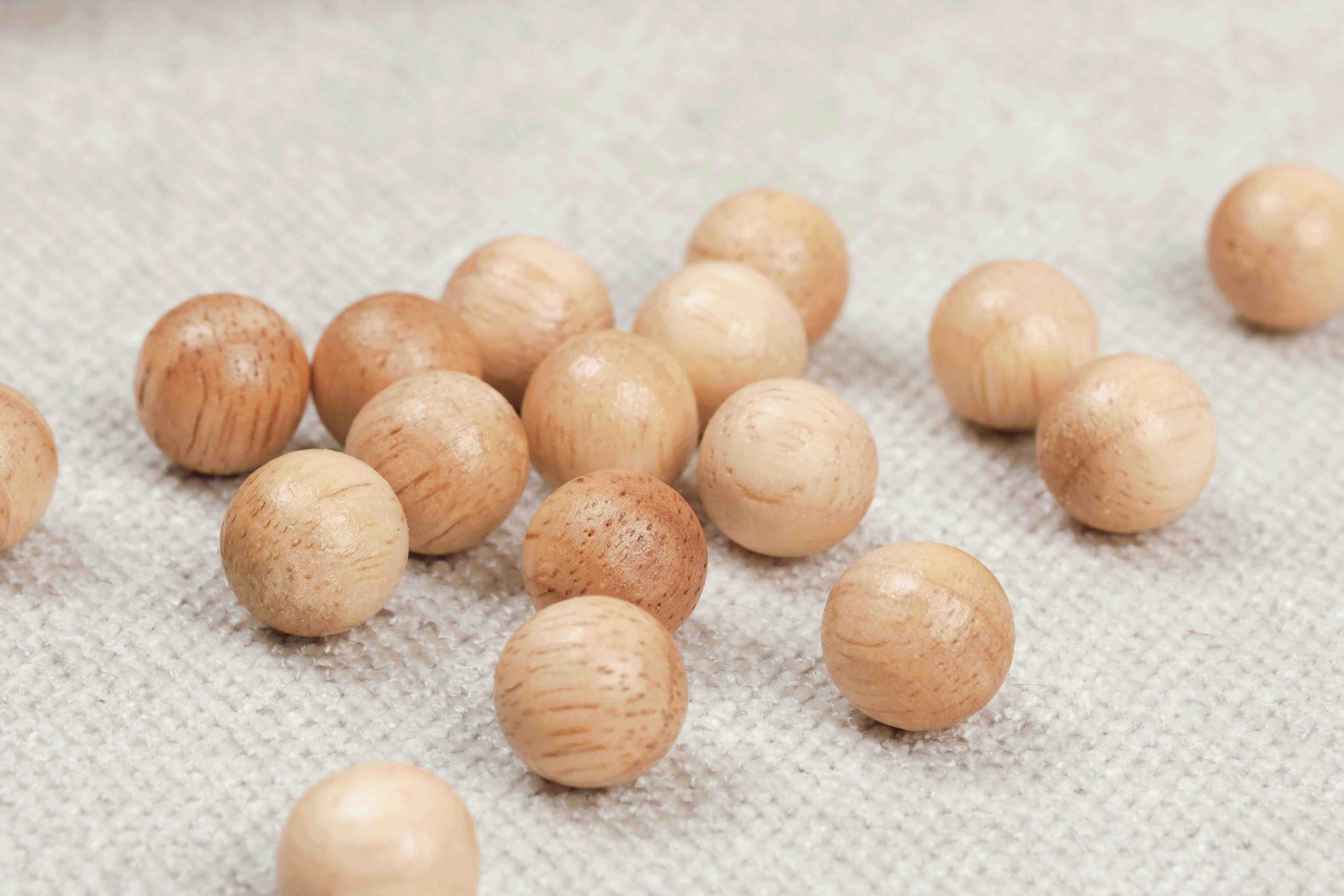 Billes en bois clair de l’Awalé