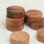 DétailsPalets en bois clair et foncé du jeu de la Table à élastique