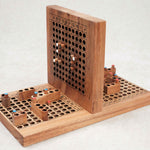 Vue d’ensemble du jeu de bataille navale en bois ouvert avec navires et pions