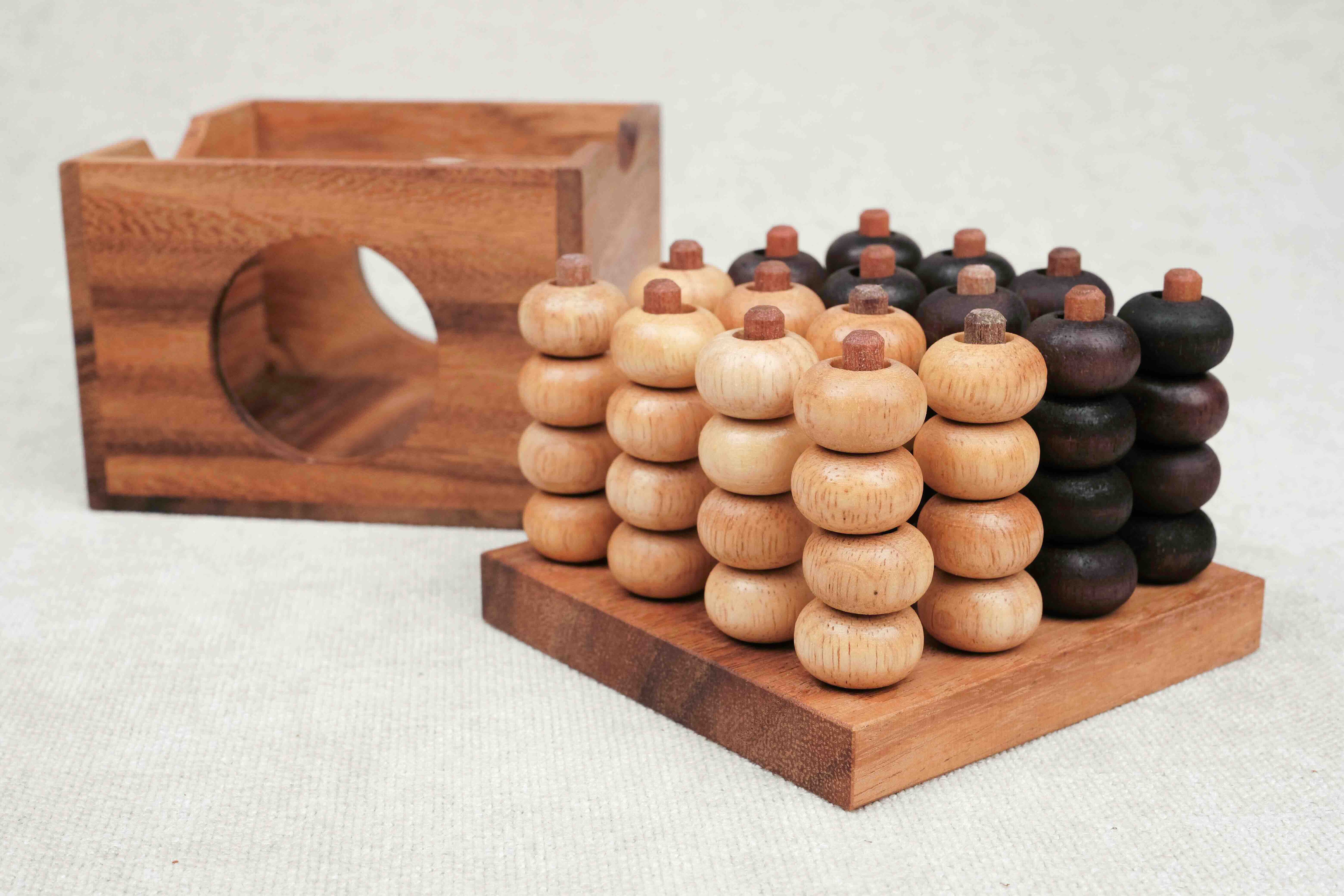 Plateau de jeu Puissance 4 3D avec coffret de rangement ouvert