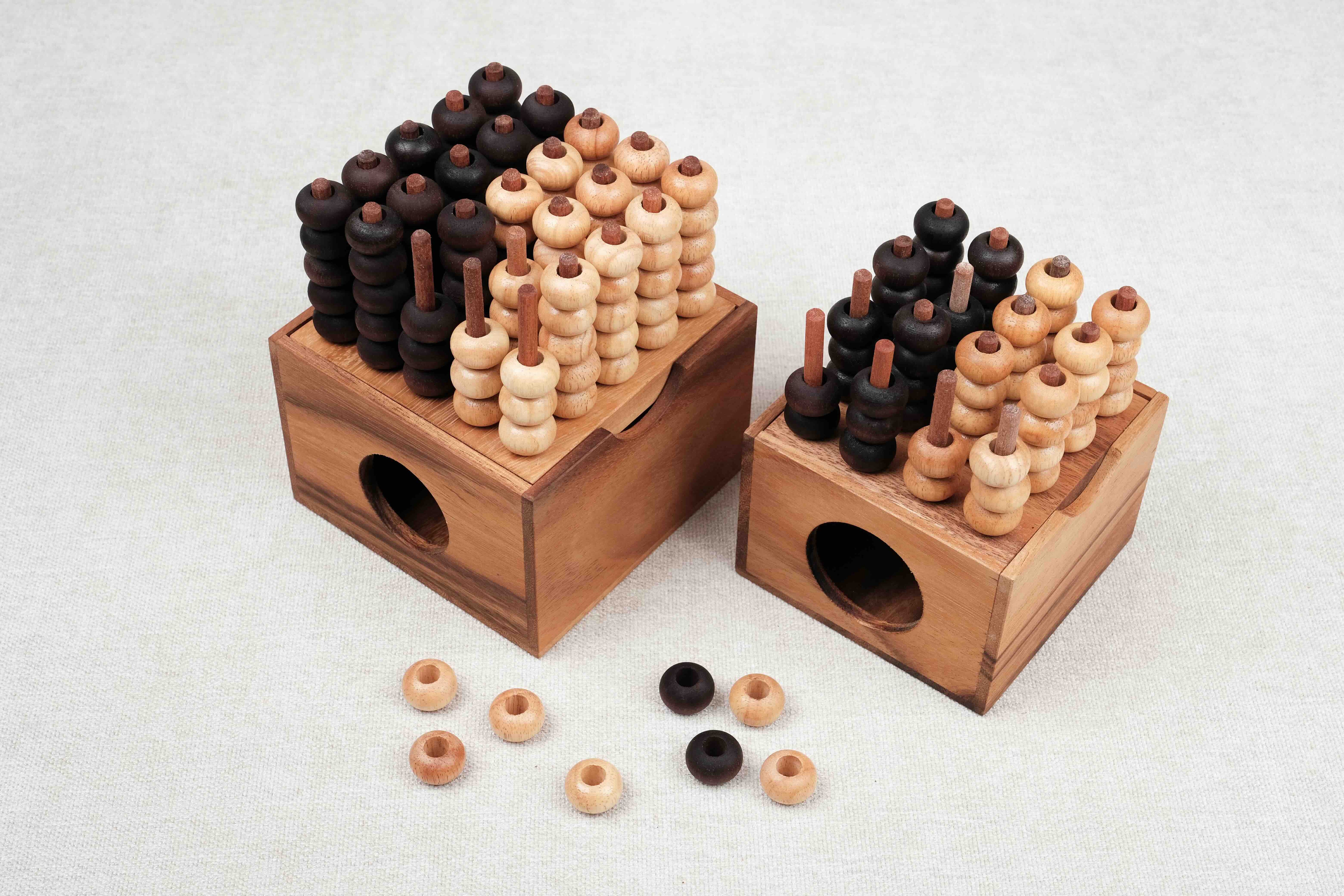 Ensemble du jeu Puissance 4 3D et 5 3D avec ses pions alignés