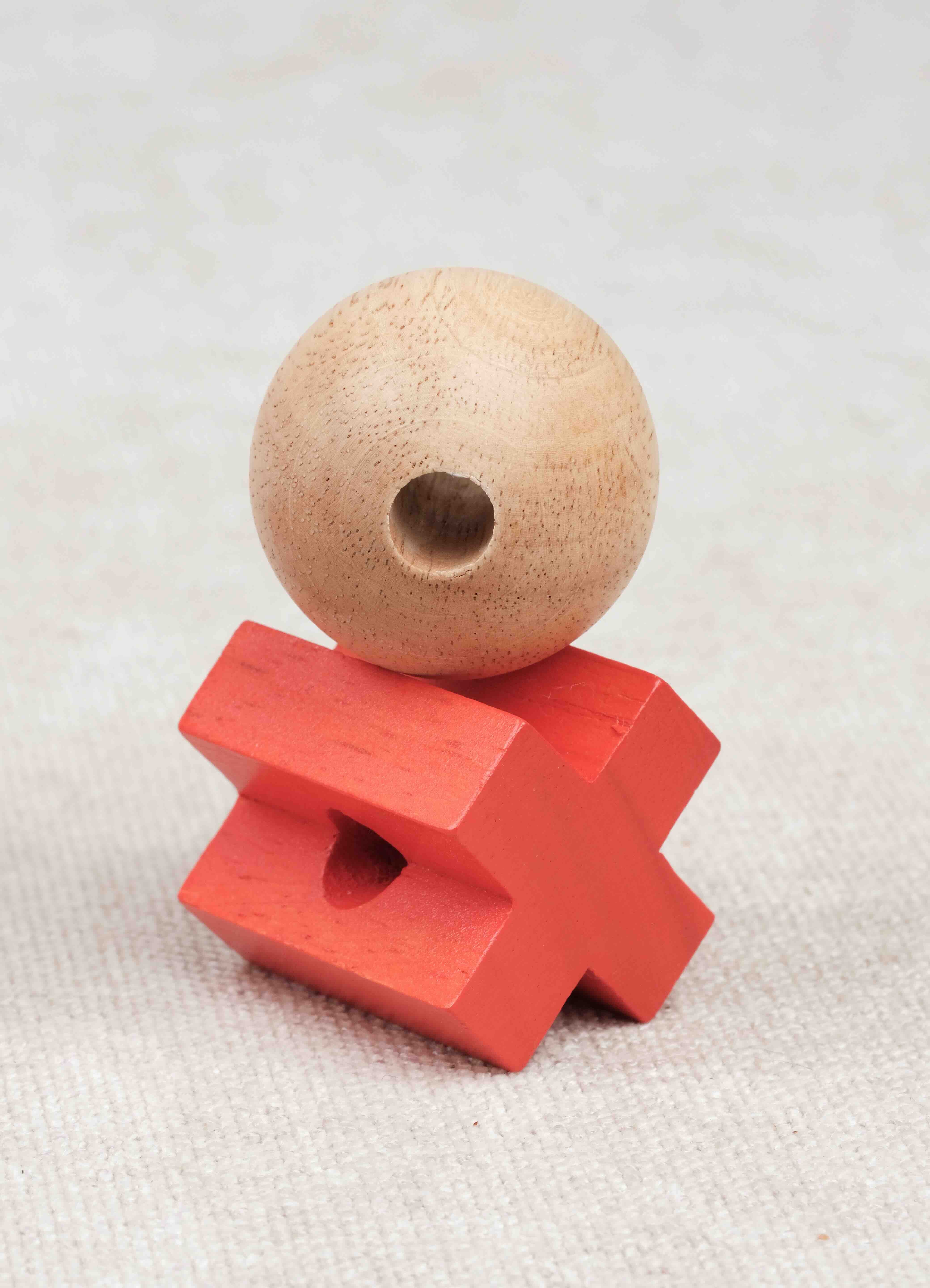 Boule en bois percée pour le jeu Morpion 3D