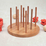 Structure vide du Morpion 3D en bois avec tiges verticales