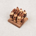 Morpion 3D en bois avec pions noirs et rouges