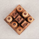 Vue de dessus du Morpion 3D M en bois avec pions alignés